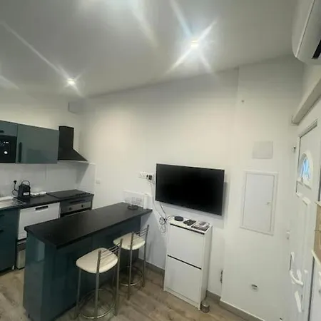 Charmante Dependance Appartement *